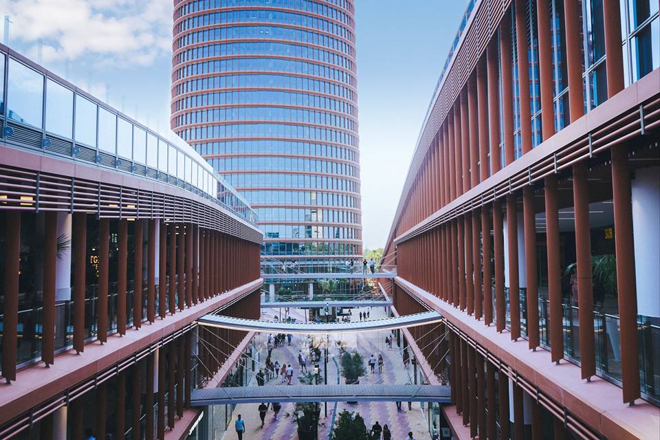 Más de 61.000 personas acuden al Centro Comercial TORRE SEVILLA en su primer día de apertura