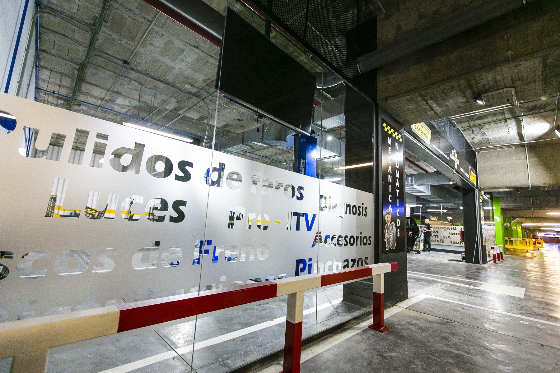 El Centro Comercial TORRE SEVILLA abre un nuevo servicio de taller y lavado ecológico de coches