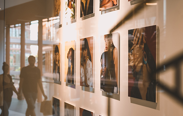 TORRE SEVILLA expone la joyería contemporánea de Delaflor vista por tres fotógrafos