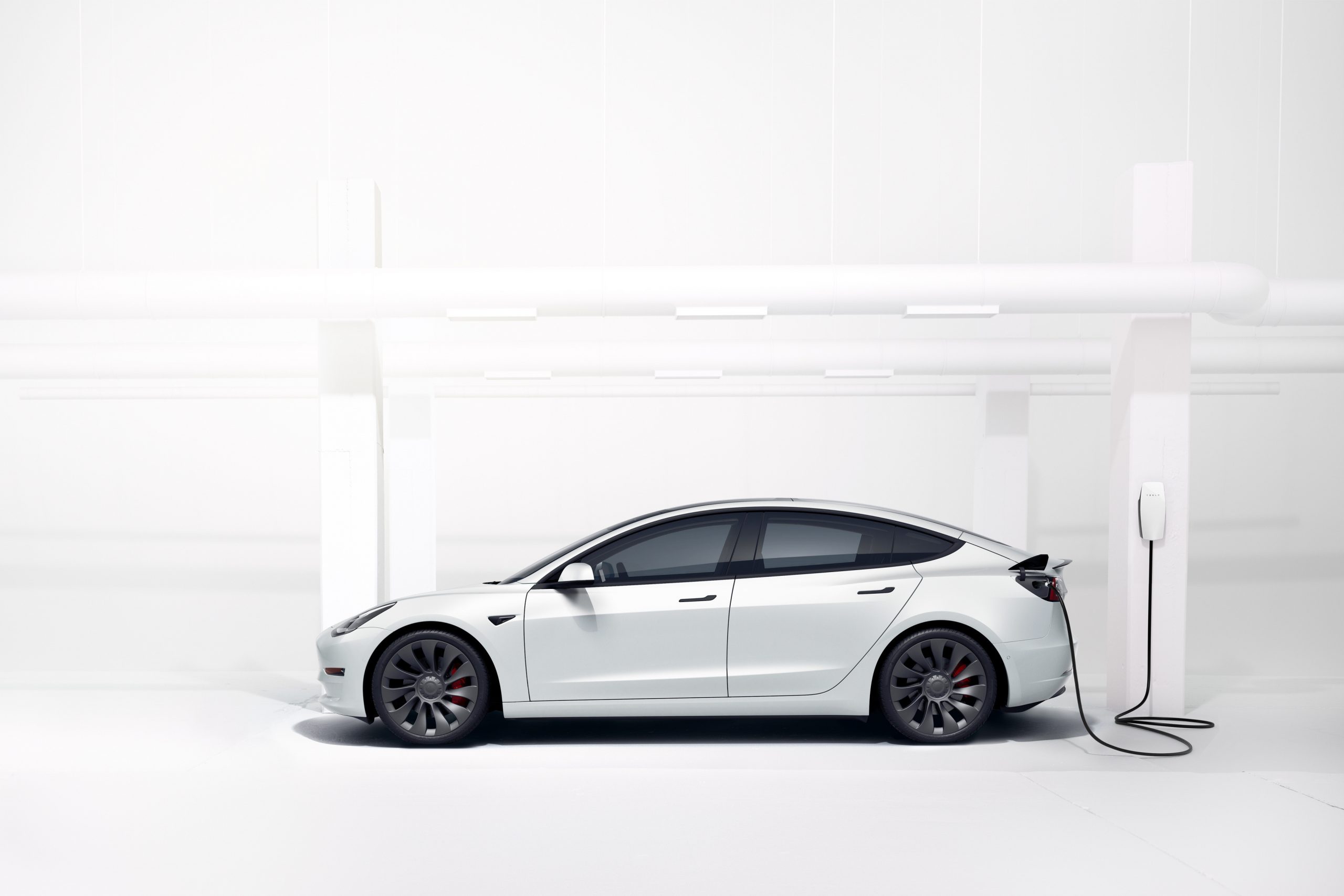 Conduce un Tesla por todo lo alto