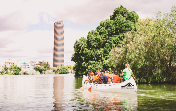Una ruta en canoa india por el Guadalquivir y una gymkhana infantil en TORRE SEVILLA